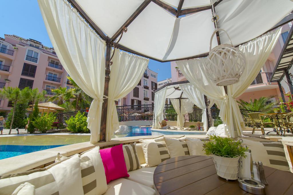 Romance Marine Aparthotel Pantai Sunny Bagian luar foto