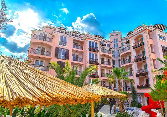 Romance Marine Aparthotel Pantai Sunny Bagian luar foto