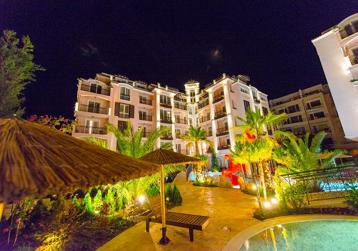 Romance Marine Aparthotel Pantai Sunny Bagian luar foto