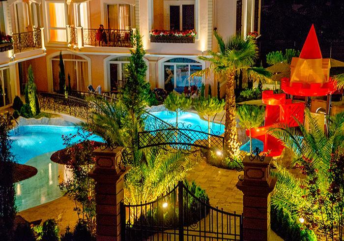 Romance Marine Aparthotel Pantai Sunny Bagian luar foto