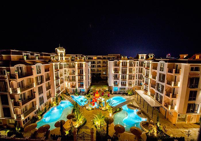Romance Marine Aparthotel Pantai Sunny Bagian luar foto