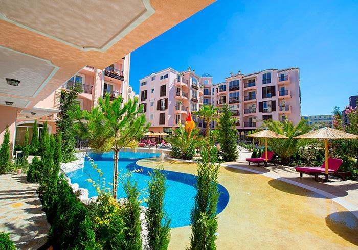 Romance Marine Aparthotel Pantai Sunny Bagian luar foto