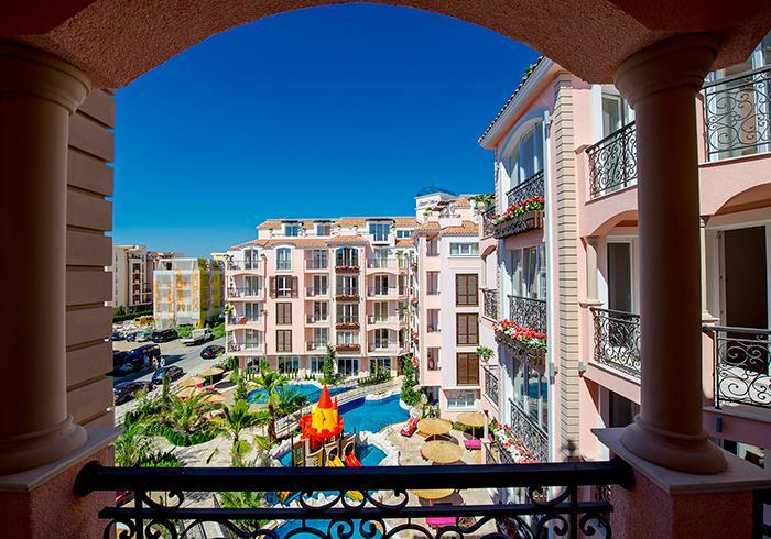 Romance Marine Aparthotel Pantai Sunny Bagian luar foto