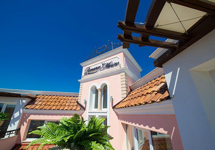 Romance Marine Aparthotel Pantai Sunny Bagian luar foto