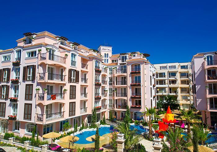 Romance Marine Aparthotel Pantai Sunny Bagian luar foto