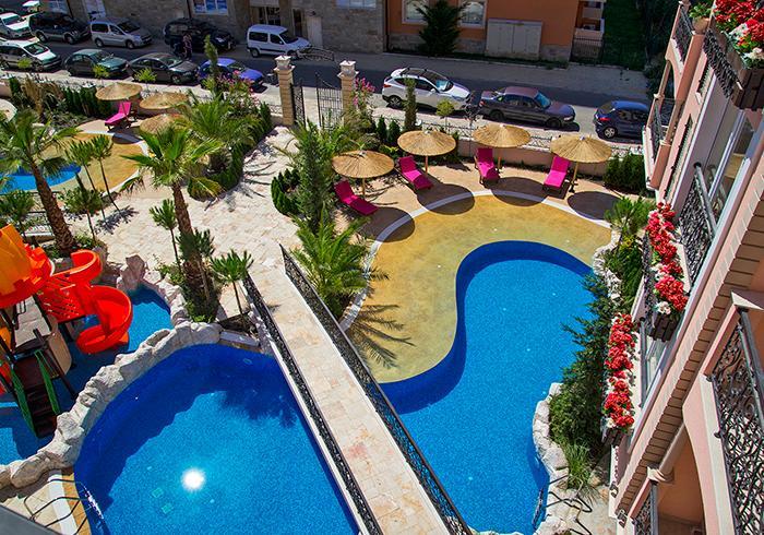 Romance Marine Aparthotel Pantai Sunny Bagian luar foto