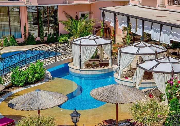 Romance Marine Aparthotel Pantai Sunny Bagian luar foto