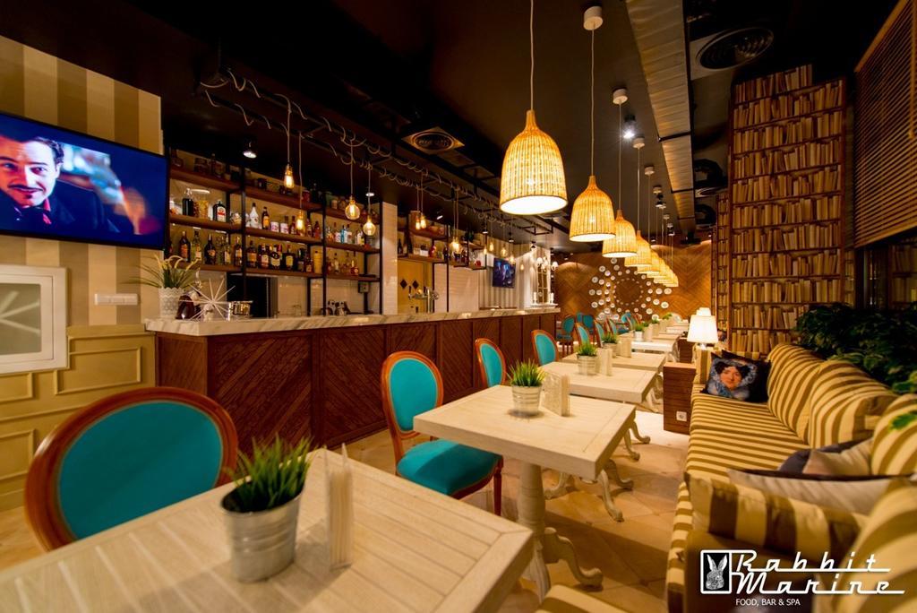 Romance Marine Aparthotel Pantai Sunny Bagian luar foto