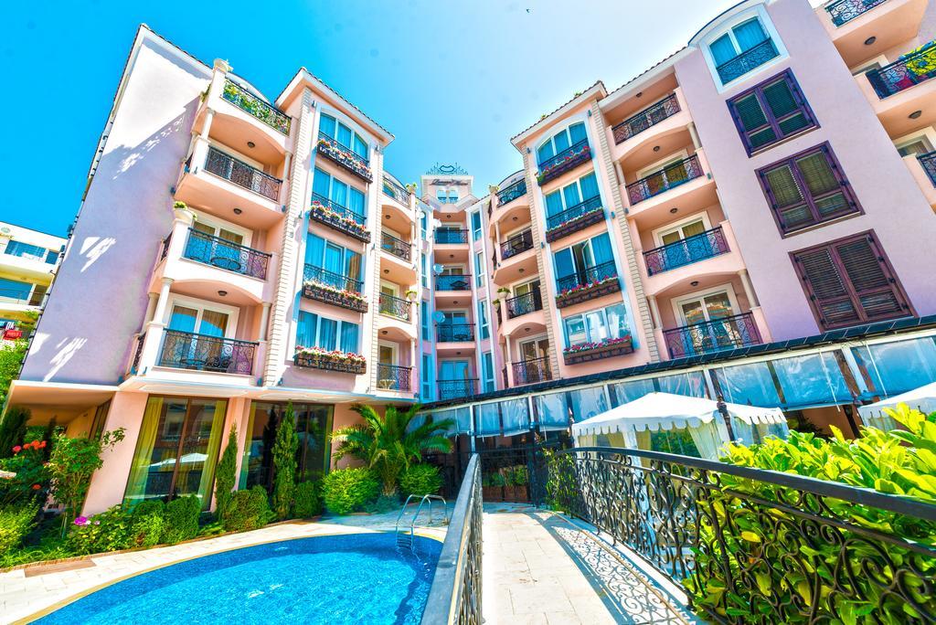 Romance Marine Aparthotel Pantai Sunny Bagian luar foto