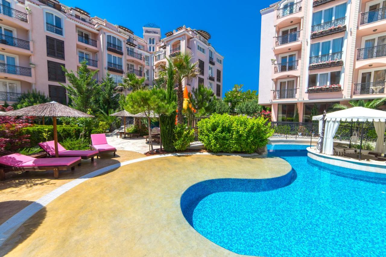 Romance Marine Aparthotel Pantai Sunny Bagian luar foto