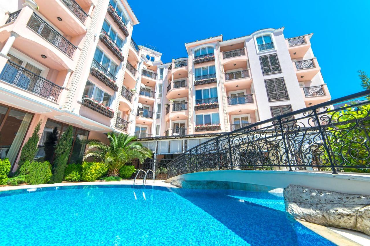 Romance Marine Aparthotel Pantai Sunny Bagian luar foto