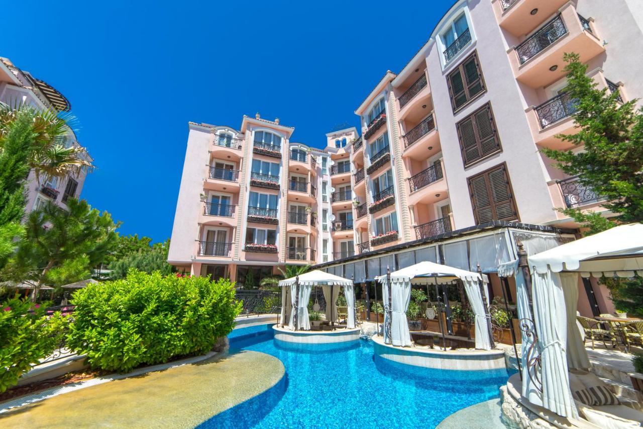Romance Marine Aparthotel Pantai Sunny Bagian luar foto